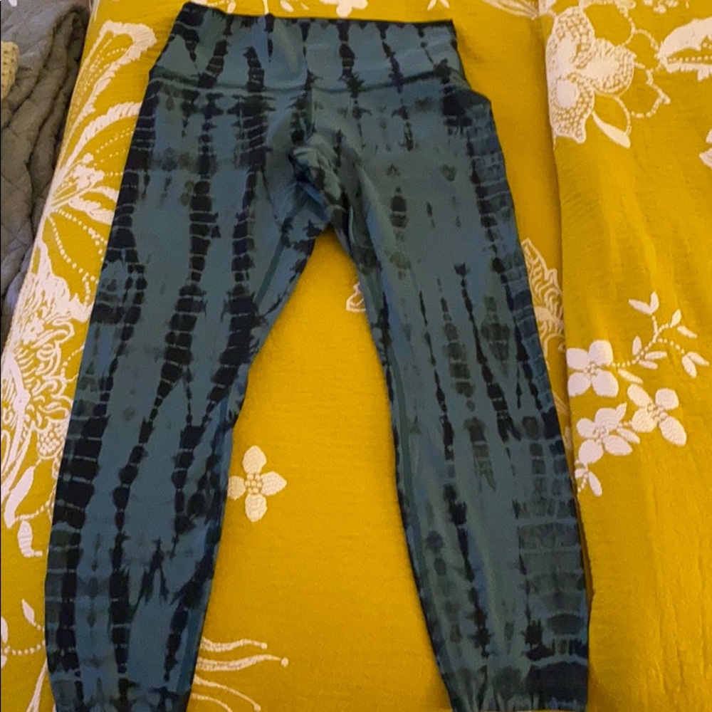 Lululemon wonder under